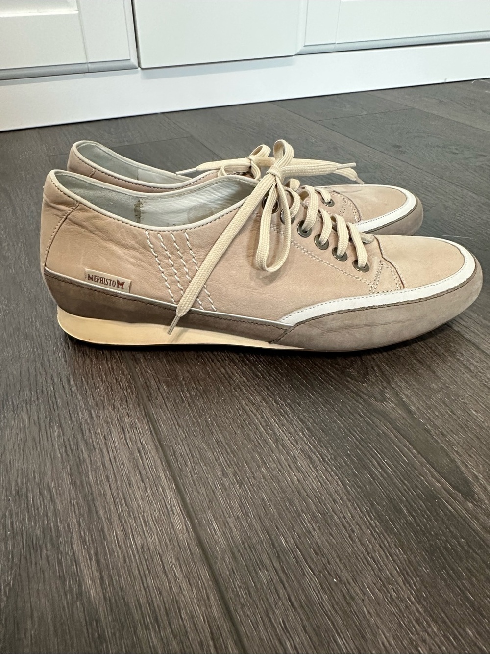 Mephisto Brenda leather  Beige two-tone Lace-Up Sneakers size 7